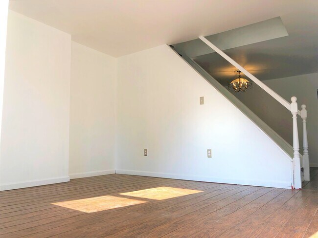 Foto del edificio - Beautiful 2-Bed Townhome in Fishtown! Avai...