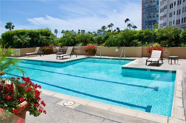 Building Photo - 850 E Ocean Blvd