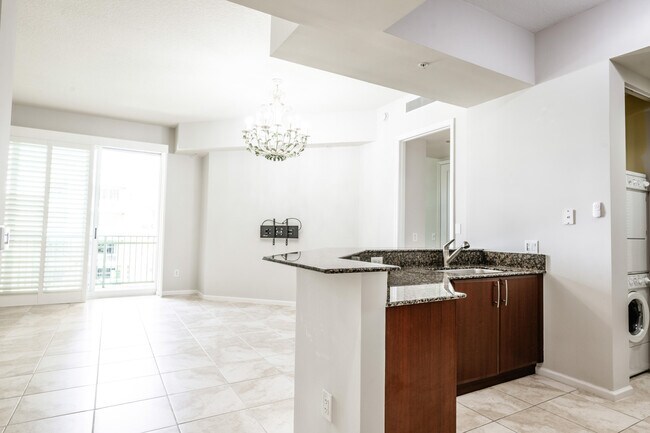 Building Photo - 403 S Sapodilla Ave