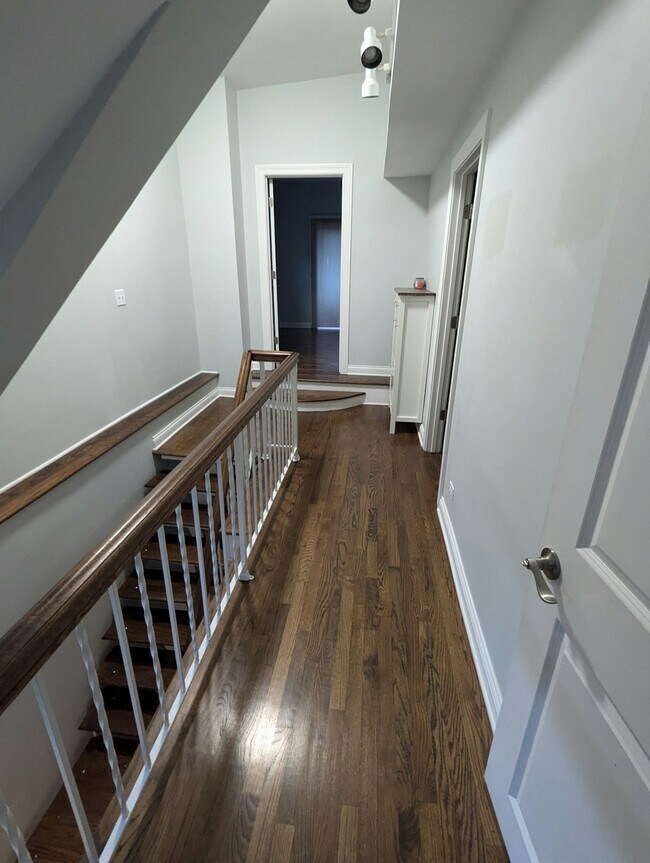 Building Photo - 2313 West Armitage Avenue