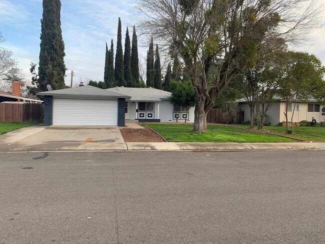 Building Photo - 2305 Byrd Dr