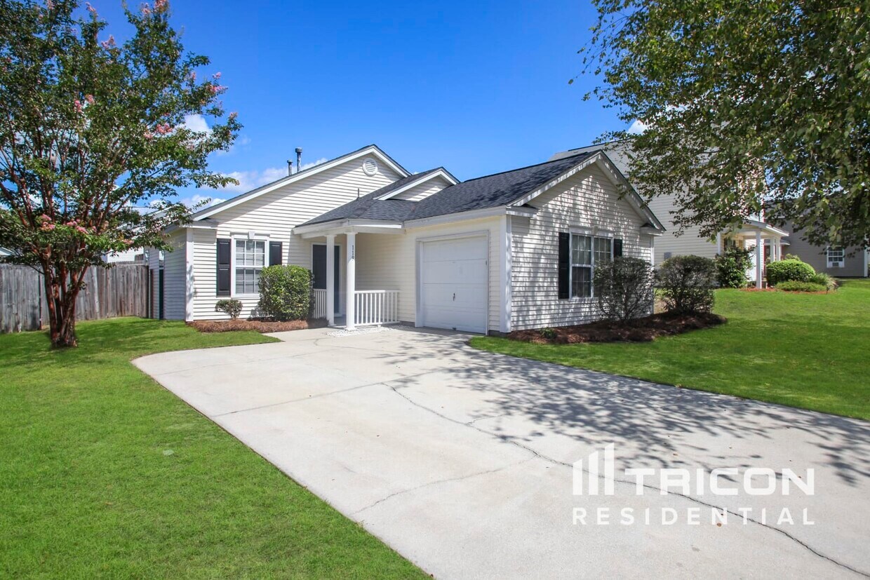 Primary Photo - 119 W Waverly Pl Ct