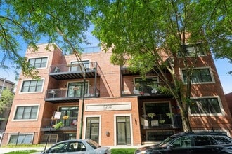 Building Photo - 5202 N Oakley Ave
