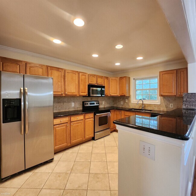 Building Photo - 2 br, 2 bath Condo - 2825 Northeast Expy N...