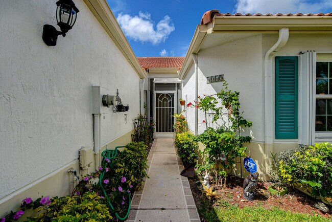 Building Photo - 6065 Lake Hibiscus Dr