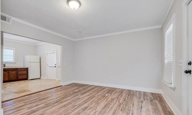 Foto del edificio - Available NOW!!