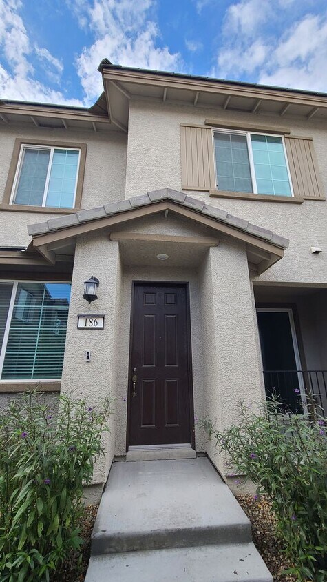 Primary Photo - 3 Bedroom 2.5 Bath Townhouse