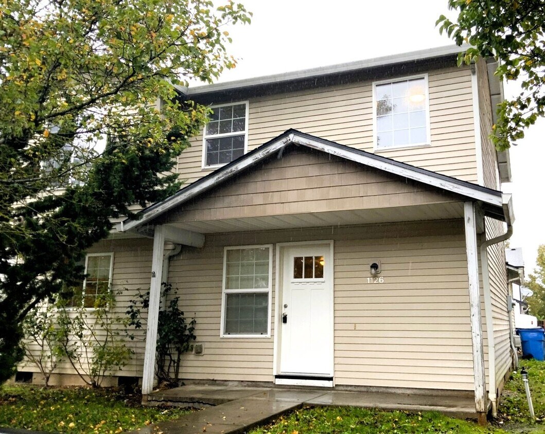 Foto principal - 3 Bedroom/2.5 Bath Home in the Carter Park...