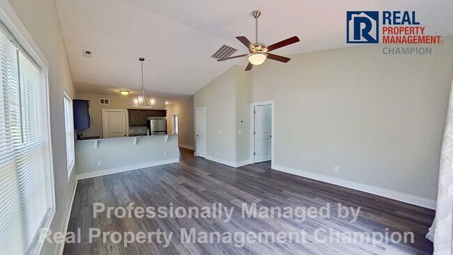Foto del edificio - Charming 3 BD/2 BA with Open Floorplan and Attached Garage