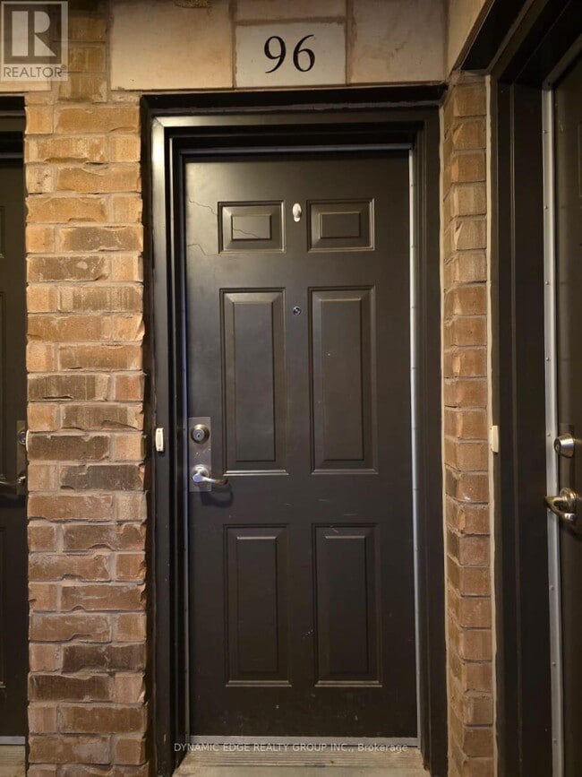 Building Photo - 2441 Greenwich Dr