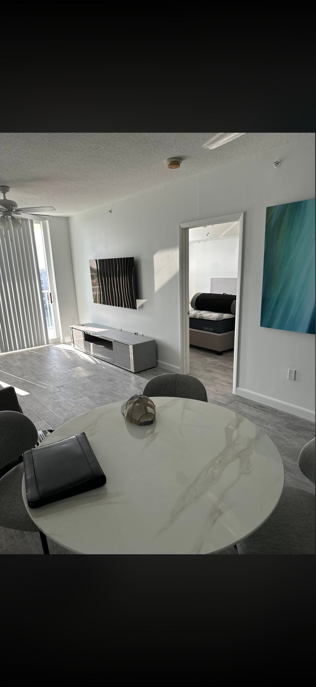 Foto del edificio - 3020 NE 32nd Ave