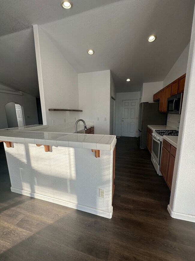 Foto del edificio - 904 Julia Ln