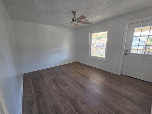 Foto del edificio - 722 E 7th St