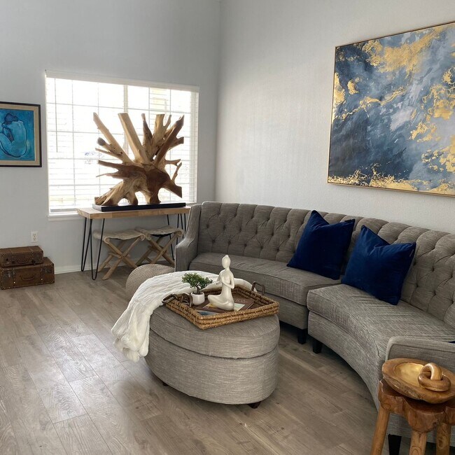 Foto del edificio - 4 bedroom 3.5 bathroom in Rock Creek