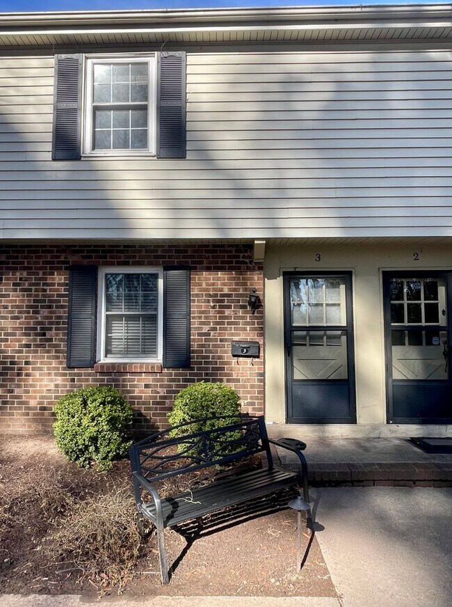 Foto del edificio - 1002 Willow Dr