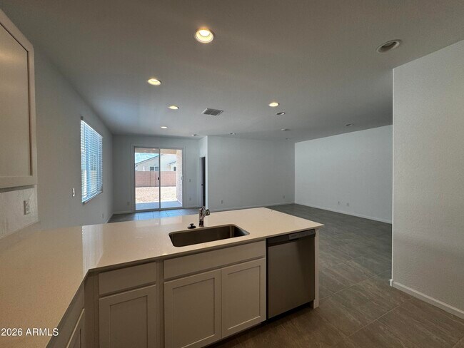 Foto del edificio - 9819 W Flower St