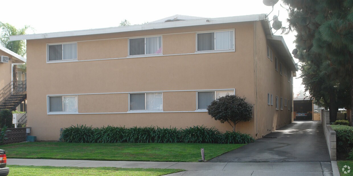 Building Photo - 440 E Algrove St