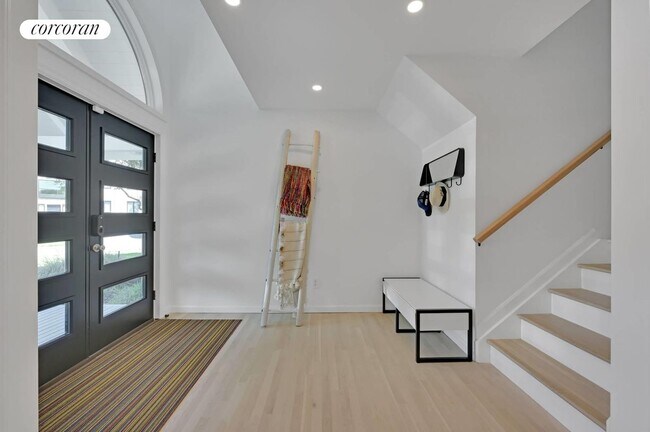 Building Photo - 124 Monroe Dr