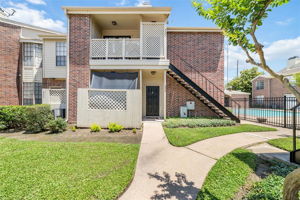 Primary Photo - 2121 El Paseo St