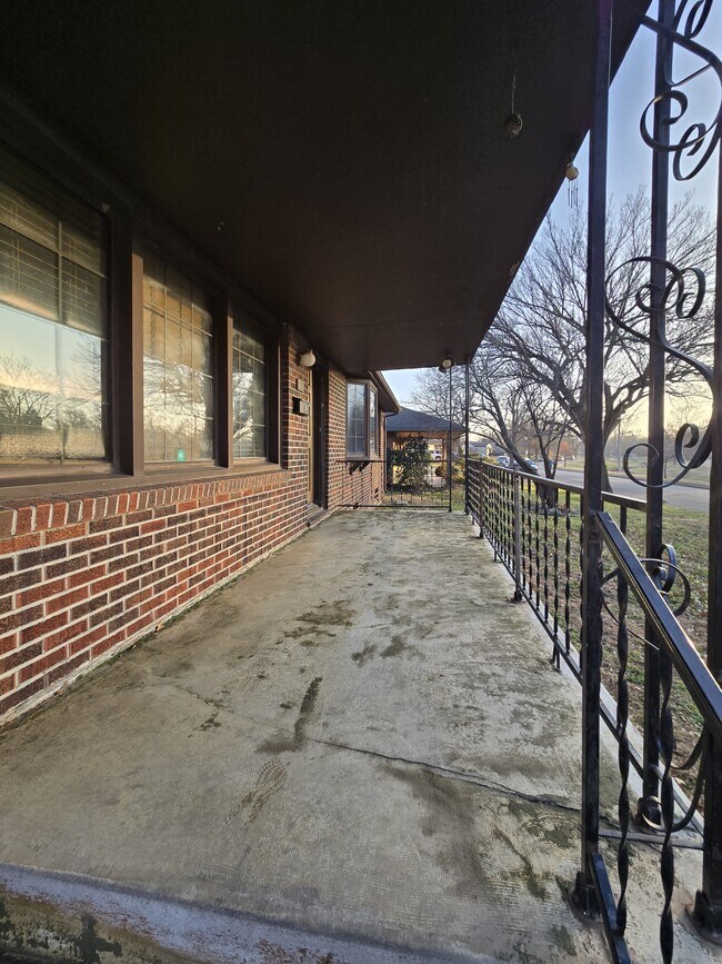 Building Photo - 714 S Fabrique Dr