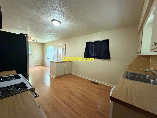 Foto del edificio - 7017 Gibson Rd