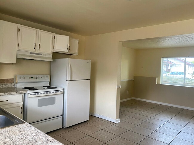 Building Photo - 1308 W Maxwell Ave