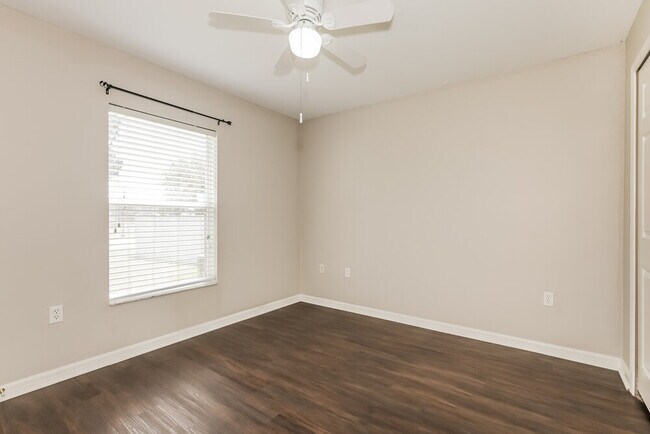 Foto del edificio - 3920 Constantine Loop
