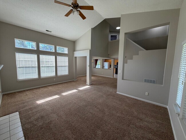 Building Photo - 14173 Jasmine Ct