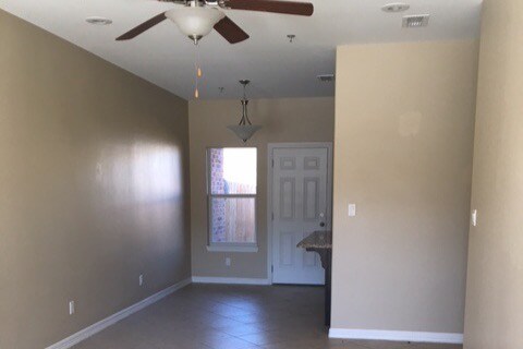 Building Photo - 1206 W Kiwi