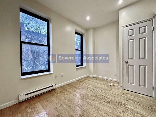 Building Photo - 932 Amsterdam Ave