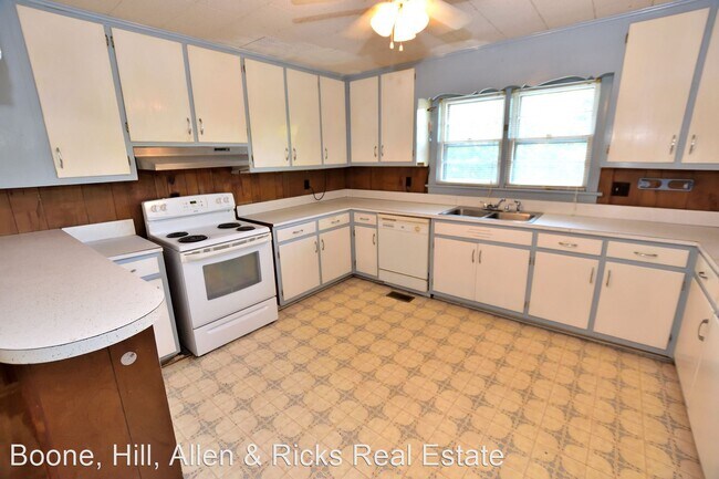 Building Photo - 2 br, 1 bath House - 4764 Langley Road