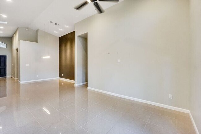 Foto del edificio - 820 N Western Ridge Trail