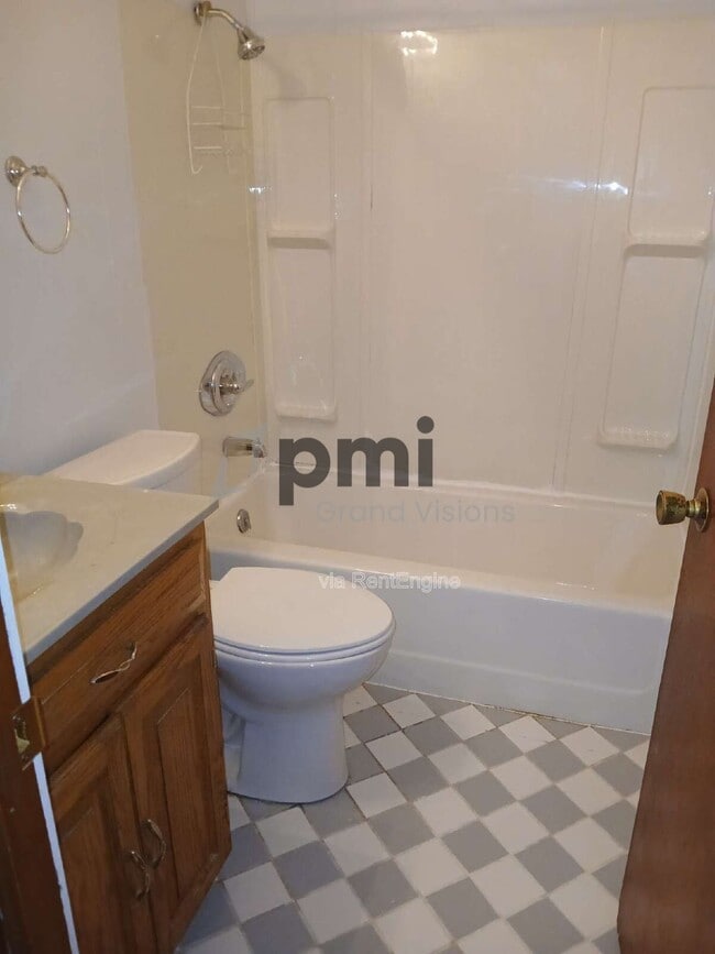 Building Photo - 1404 S 6th St