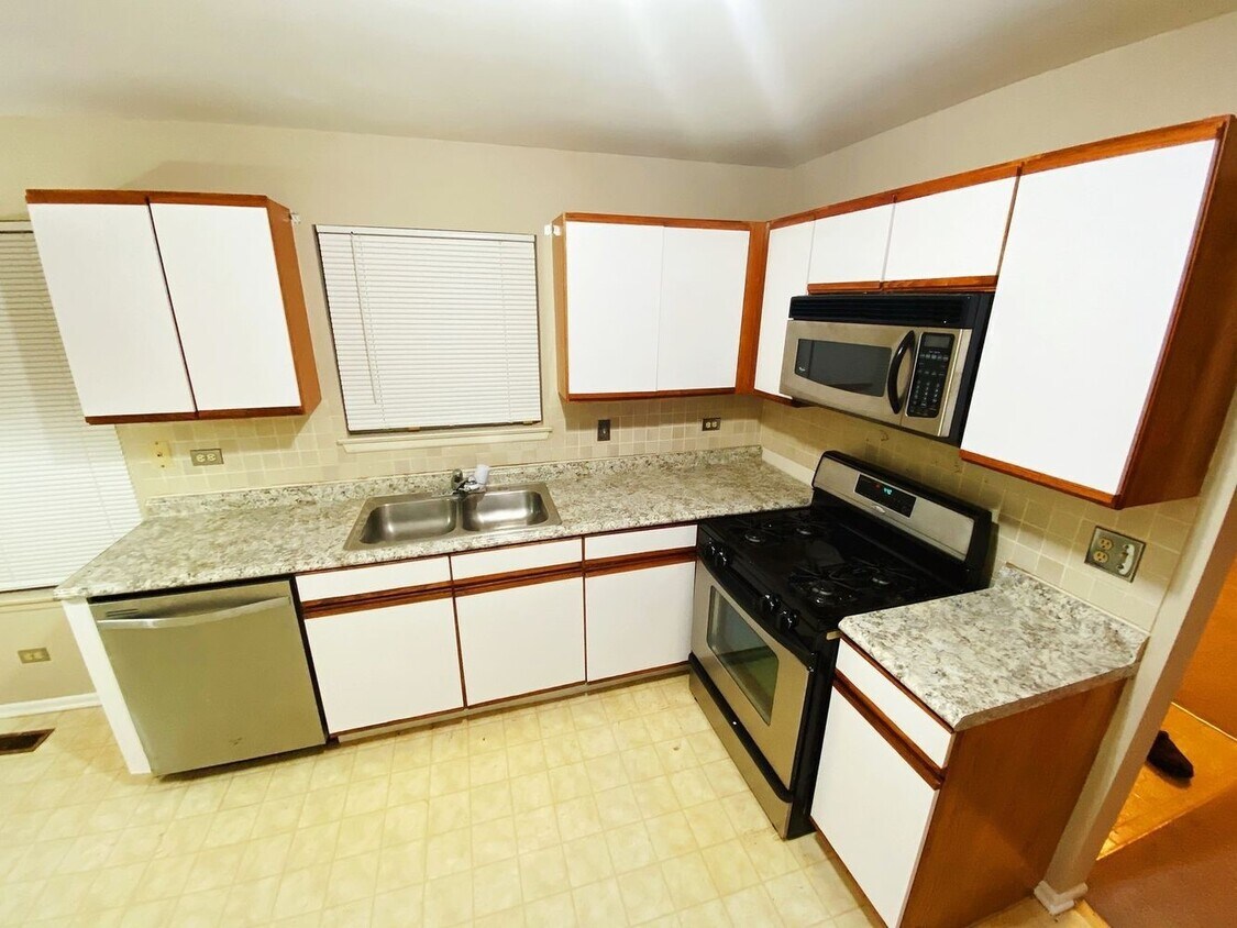 Primary Photo - 1249 S Wellington Ct
