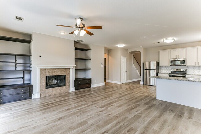 Foto del edificio - 5621 Starwood Ct
