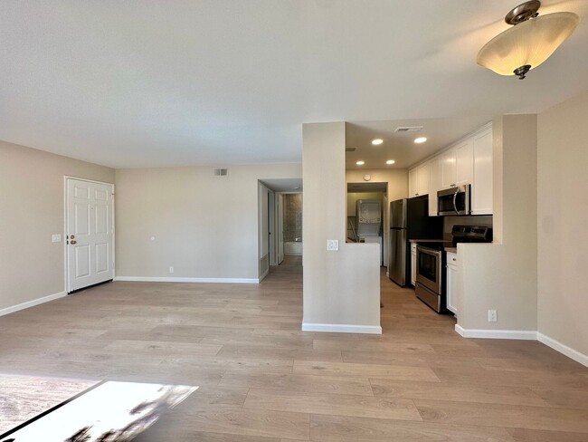 Foto del edificio - Newly Remodeled 2 Bedroom 2 Bath Near UTC ...
