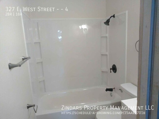 Building Photo - Updated 2 bedroom 1 bathroom apartment loc...