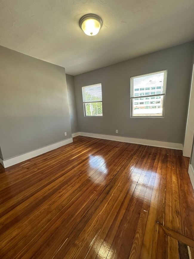 Building Photo - 82 Bragdon St