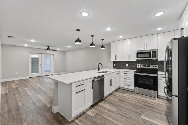 Building Photo - 32637 Vista Ave