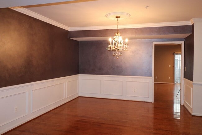 Photo - 4635 Battenburg Ln House