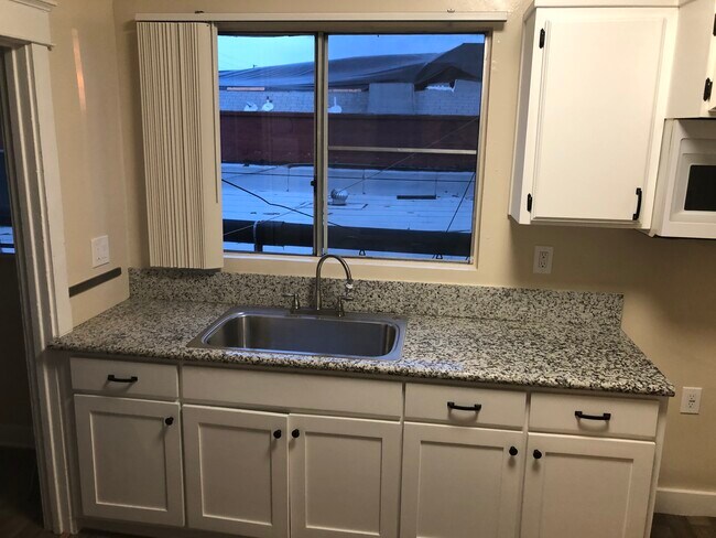 Building Photo - 2610 W 54th St