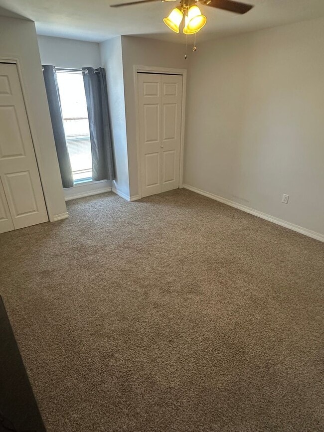 Foto del edificio - Available Now!