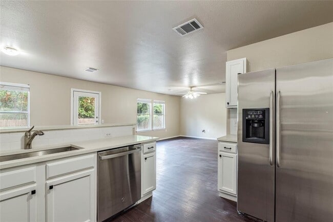 Foto del edificio - 8712 Dittmar Oaks Dr