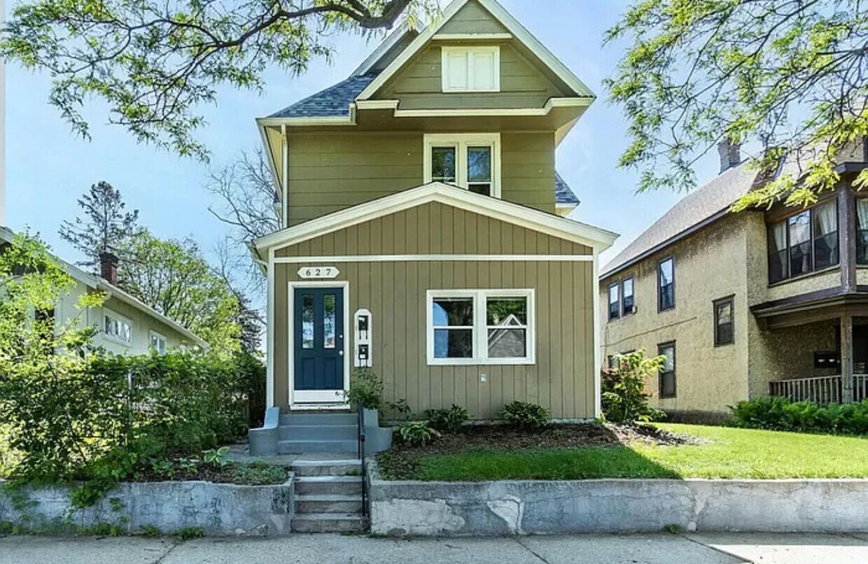 Primary Photo - 627 Pierce St NE