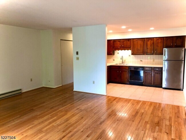 Building Photo - 47 Lambert Ln