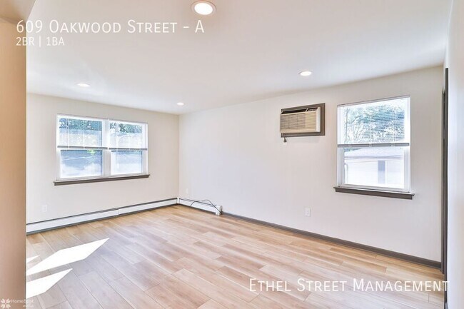 Foto del edificio - 609 Oakwood St