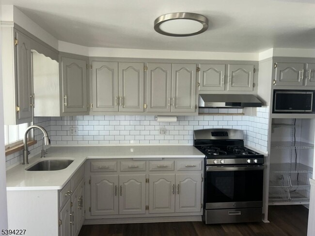 Foto del edificio - 442 Rosewood Terrace