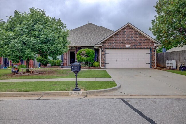 Foto del edificio - 913 Elm Creek Dr
