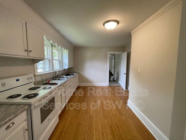 Building Photo - 517 S Park Ave