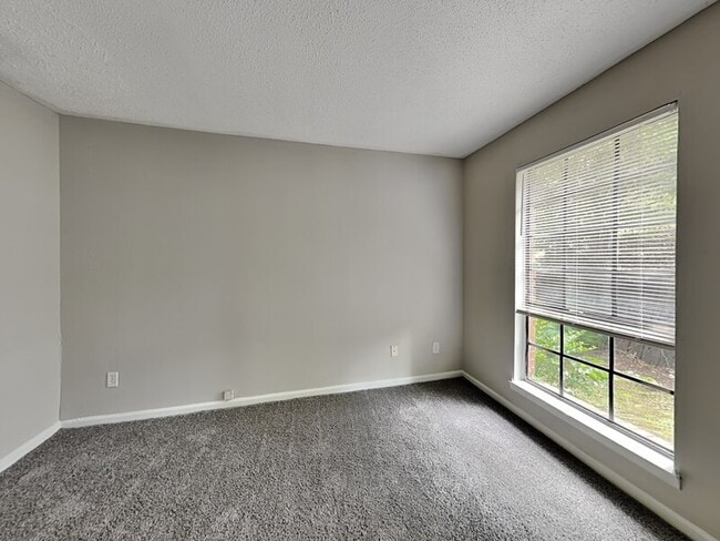 Building Photo - 1713 6th Pl Cir NW